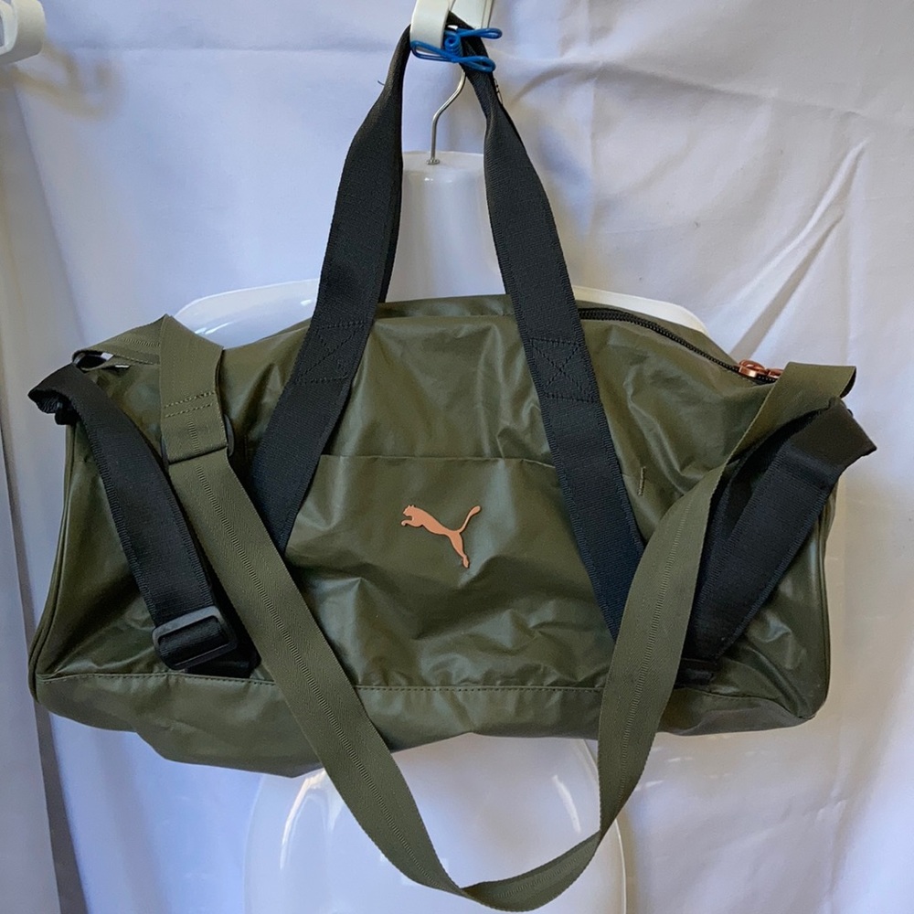 Puma duffle bag **EUC**